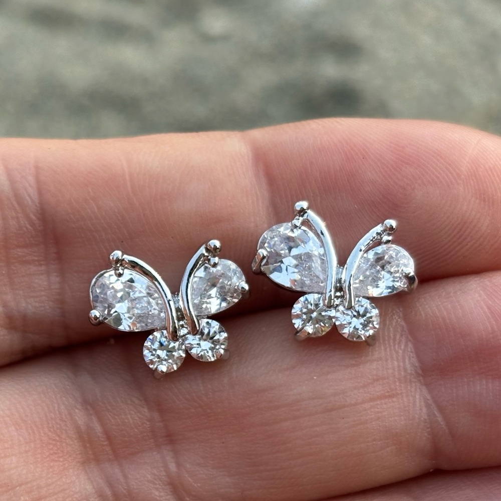 NWOT Cubic Zirconia Silver Sparkly Gorgeous Butterfly 🦋 Stud Earrings Girls